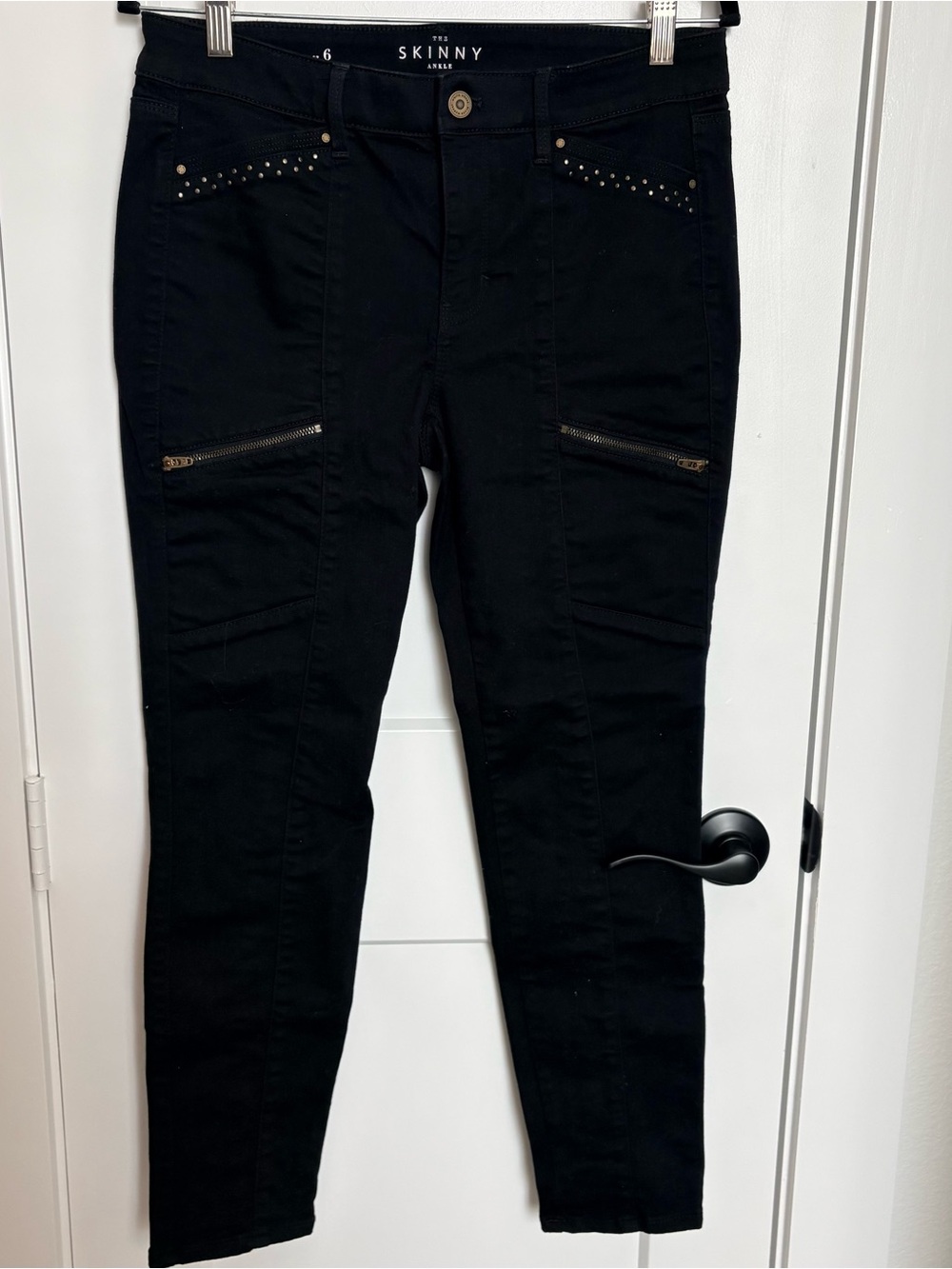 WHBM The Skinny Mid Rise Ankle Studded Black Jeggings 6